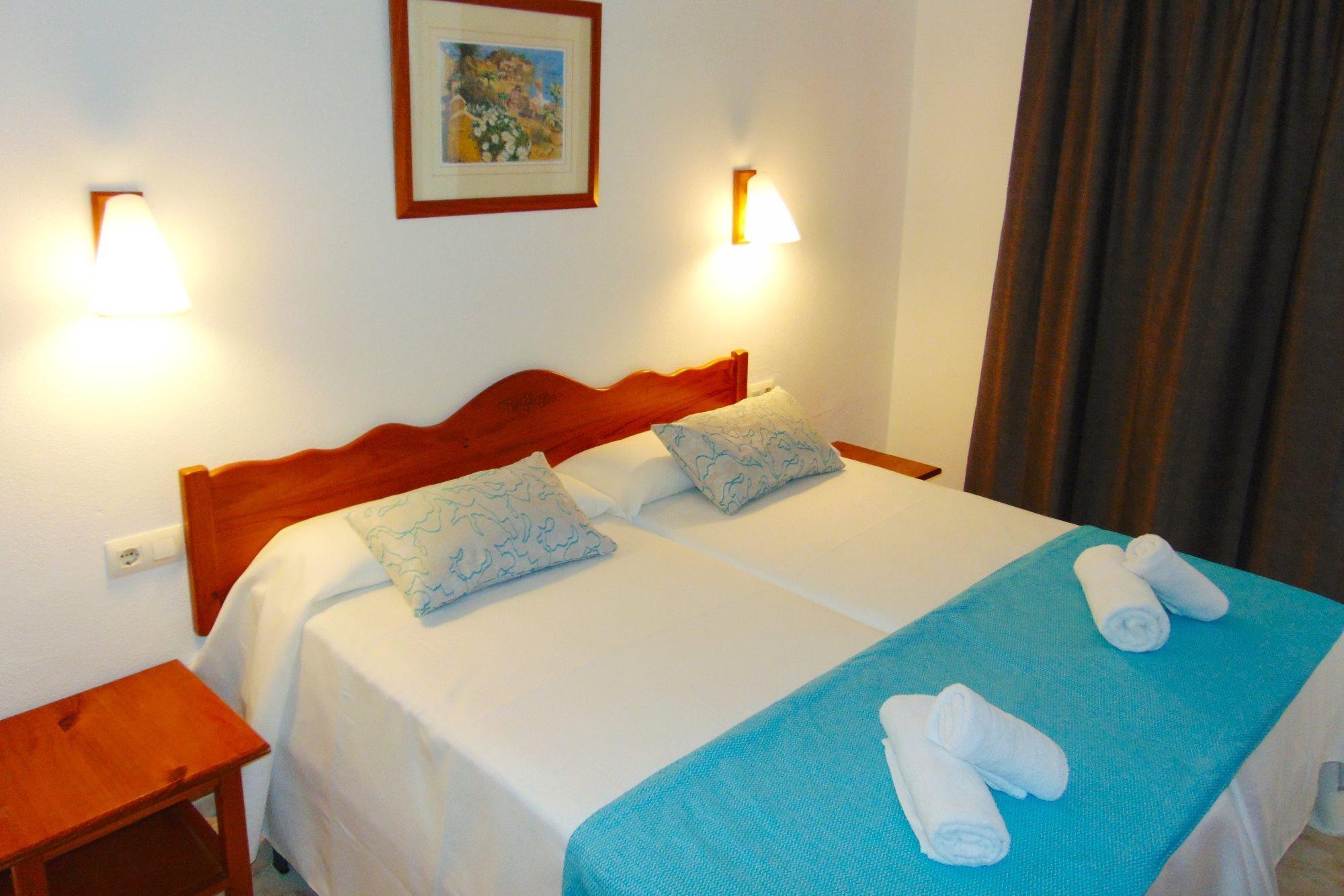 Apartamentos Moon Dreams Cabo De Banos Cala'N Blanes  Eksteriør billede
