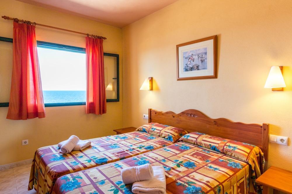 Apartamentos Moon Dreams Cabo De Banos Cala'N Blanes  Eksteriør billede