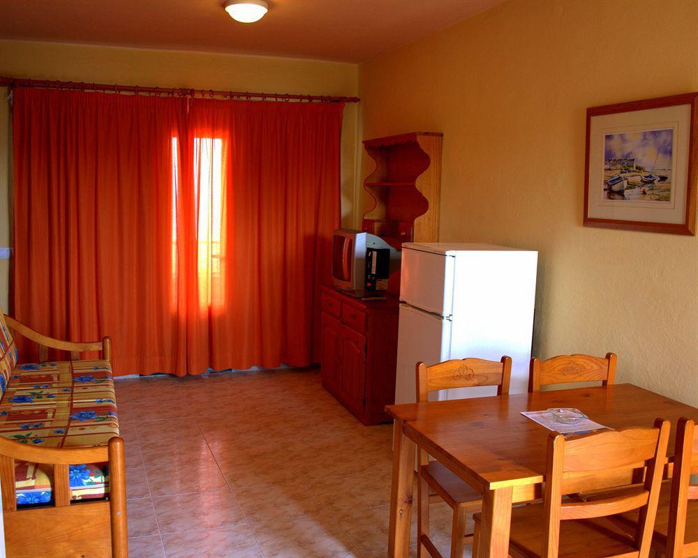 Apartamentos Moon Dreams Cabo De Banos Cala'N Blanes  Eksteriør billede