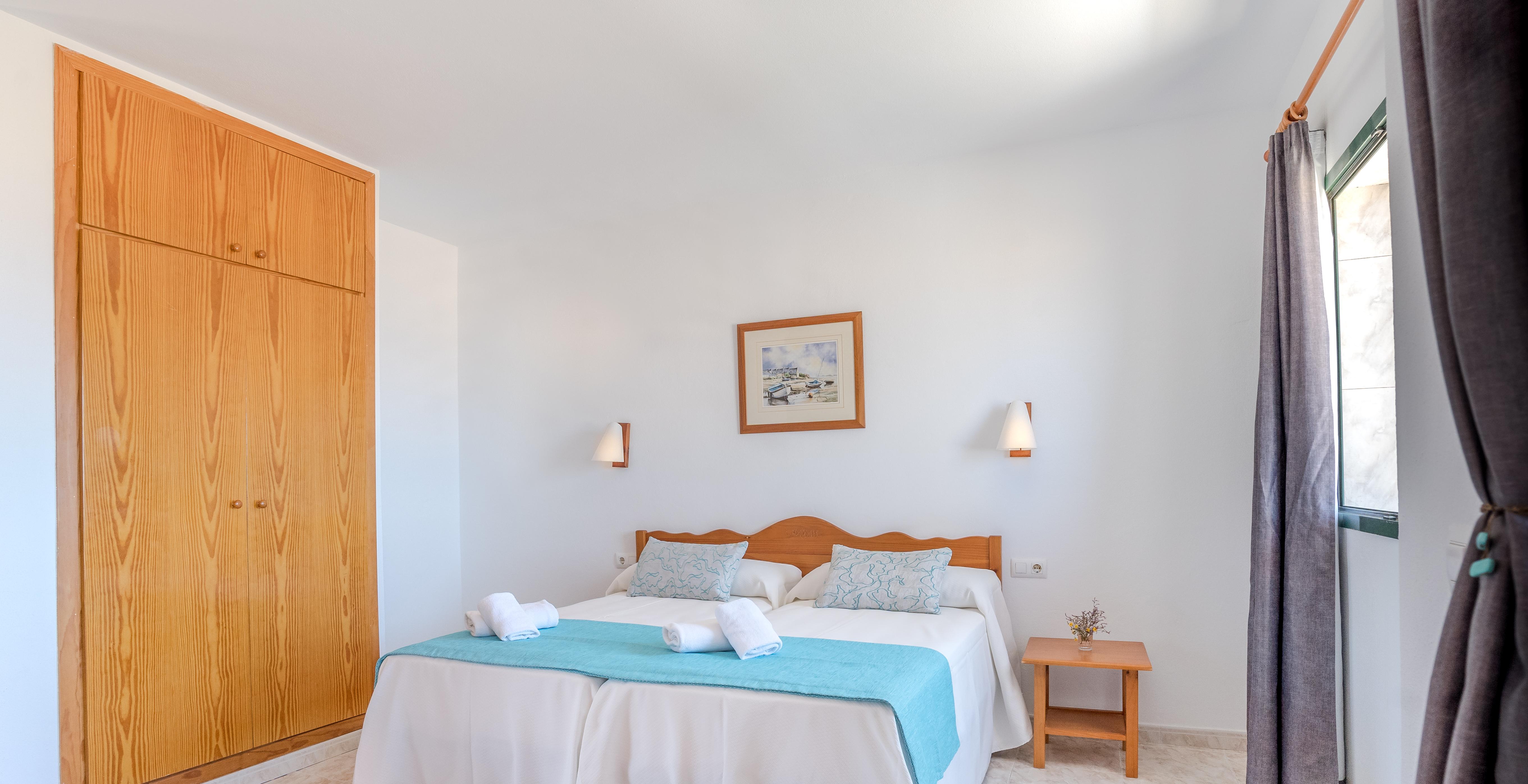 Apartamentos Moon Dreams Cabo De Banos Cala'N Blanes  Eksteriør billede