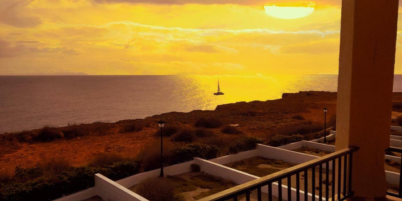 Apartamentos Moon Dreams Cabo De Banos Cala'N Blanes  Eksteriør billede