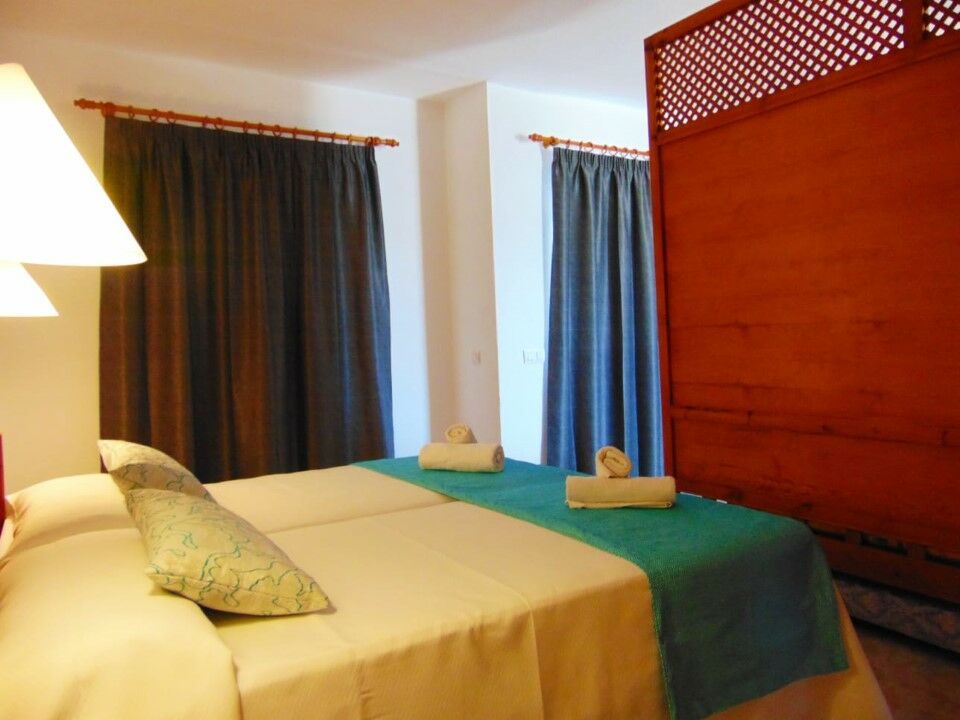 Apartamentos Moon Dreams Cabo De Banos Cala'N Blanes  Eksteriør billede